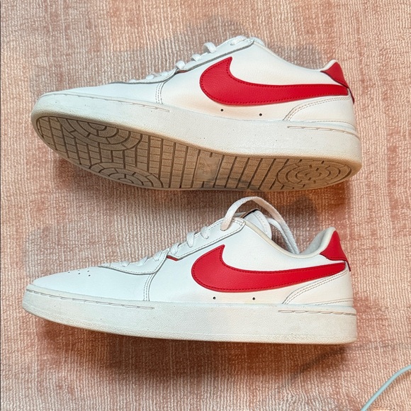 Nike White and Red Women’s Sneakers with Multicolor Tongue - Picture 2 of 6